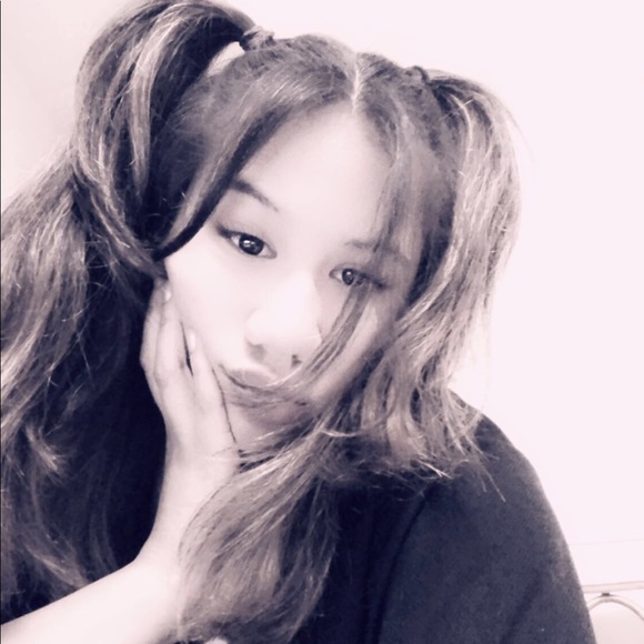 Meet your Posher, Ariana - Picture 1 of 1